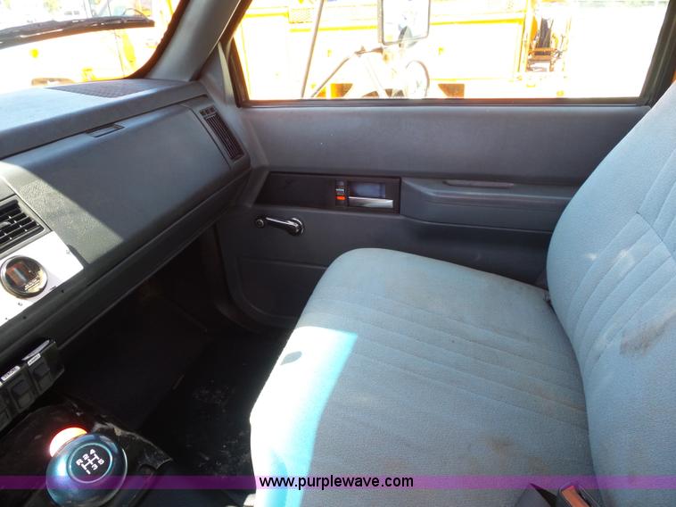 image for item BK9640 1997 GMC C7500 bucket truck