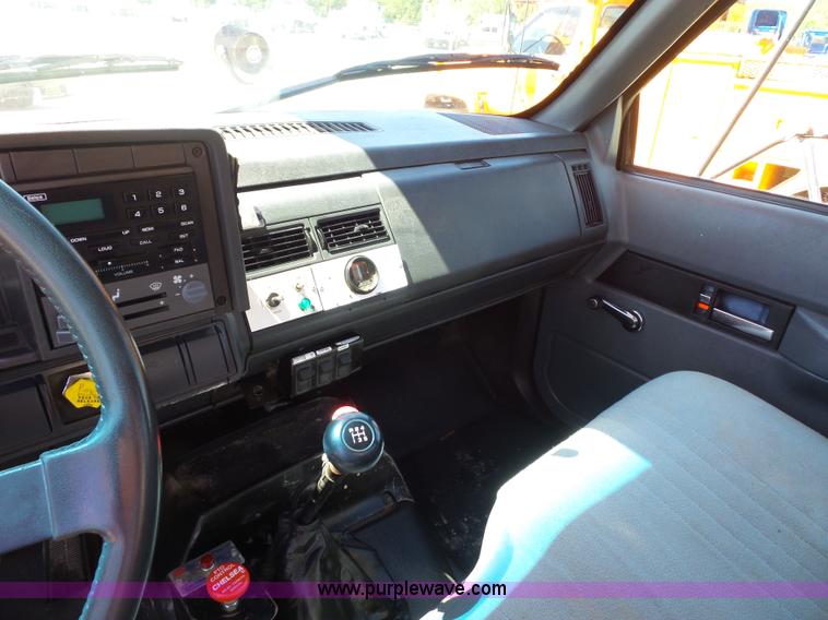 image for item BK9640 1997 GMC C7500 bucket truck