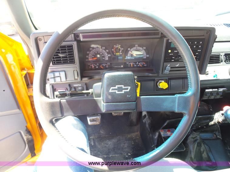 image for item BK9640 1997 GMC C7500 bucket truck