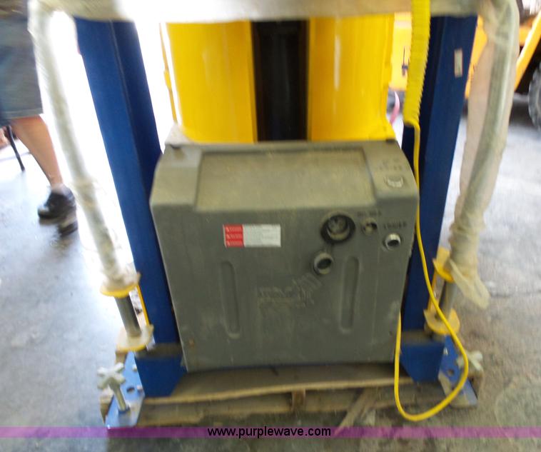 image for item BM9704 Vestil HDD-36-10-P barrel dump