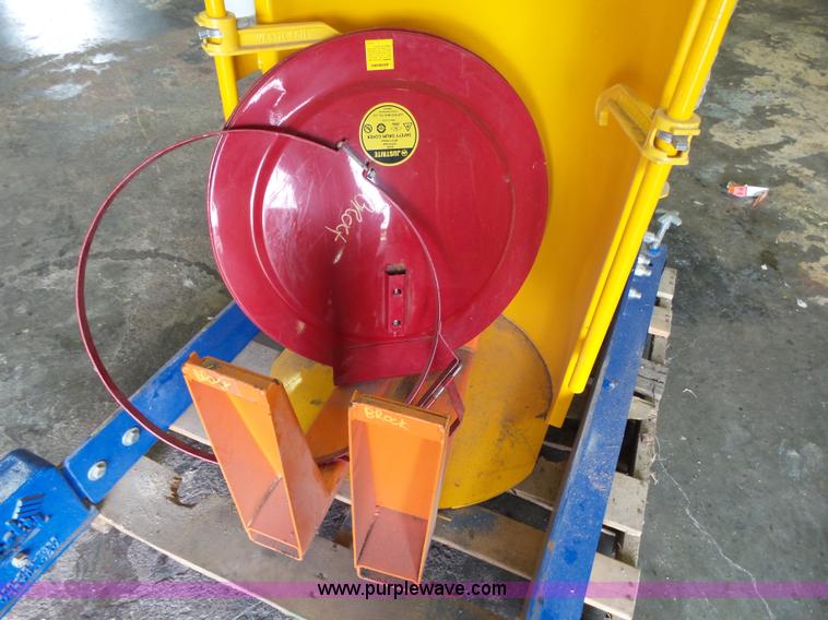 image for item BM9704 Vestil HDD-36-10-P barrel dump