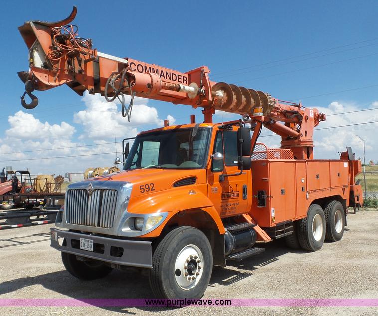 image for item BZ9177 2004 International 7400 digger derrick truck