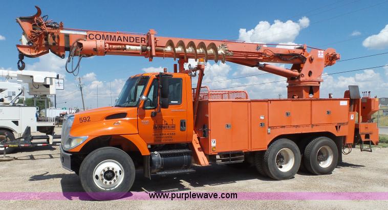 image for item BZ9177 2004 International 7400 digger derrick truck