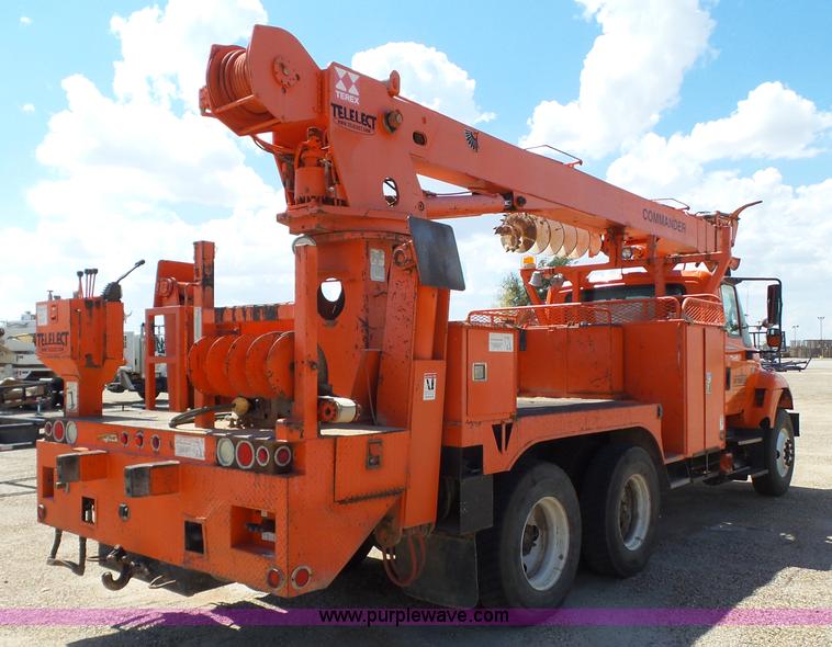 image for item BZ9177 2004 International 7400 digger derrick truck