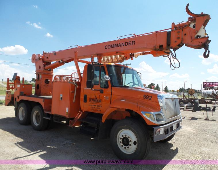 image for item BZ9177 2004 International 7400 digger derrick truck