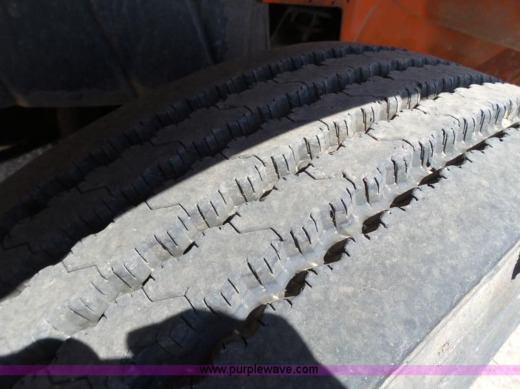 image for item BZ9177 2004 International 7400 digger derrick truck