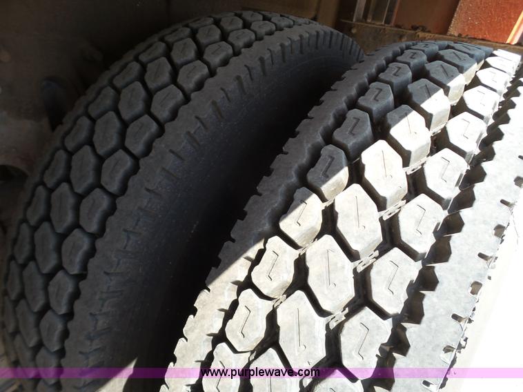 image for item BZ9177 2004 International 7400 digger derrick truck