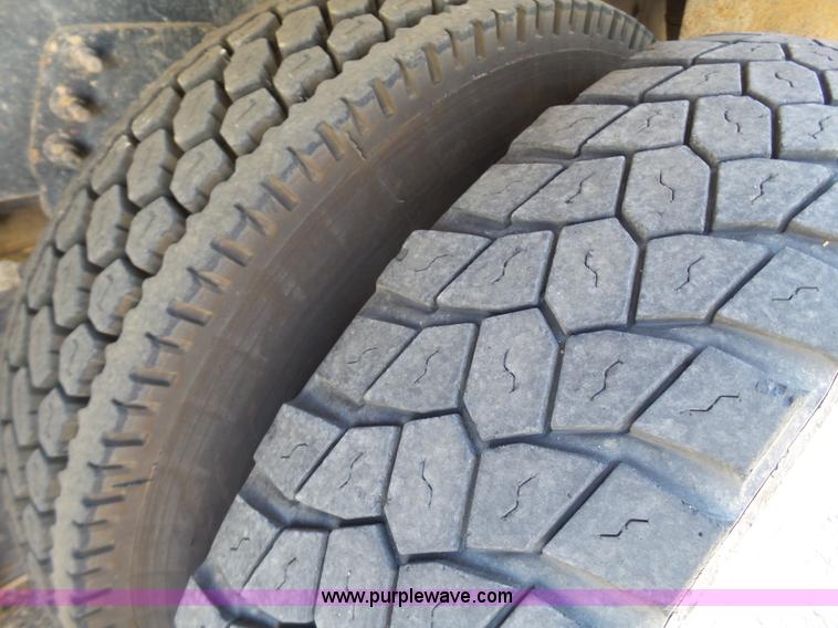 image for item BZ9177 2004 International 7400 digger derrick truck