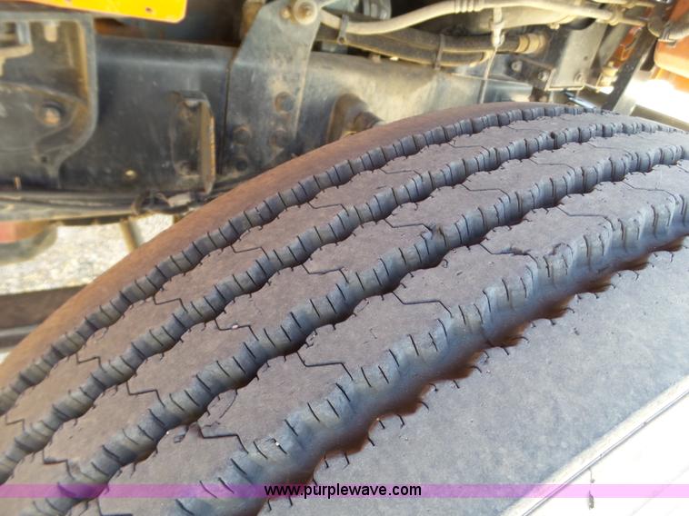 image for item BZ9177 2004 International 7400 digger derrick truck