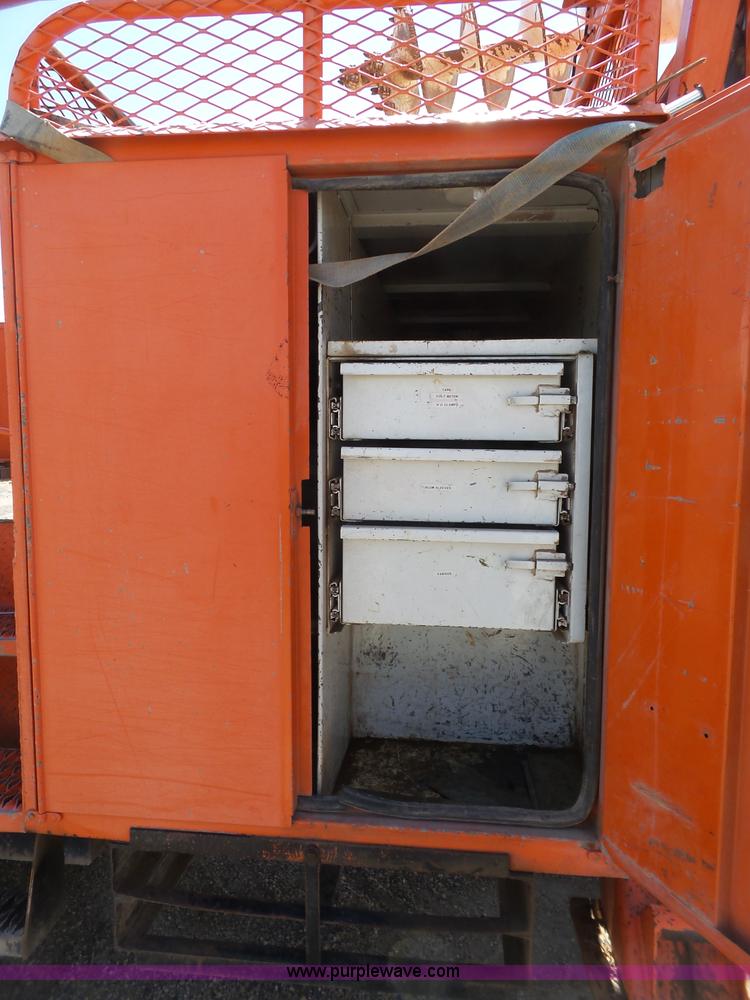 image for item BZ9177 2004 International 7400 digger derrick truck