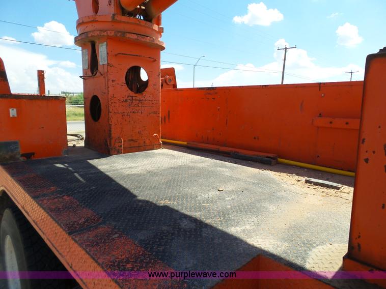 image for item BZ9177 2004 International 7400 digger derrick truck