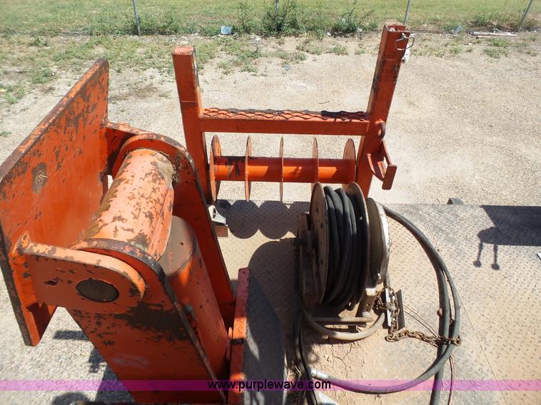 image for item BZ9177 2004 International 7400 digger derrick truck