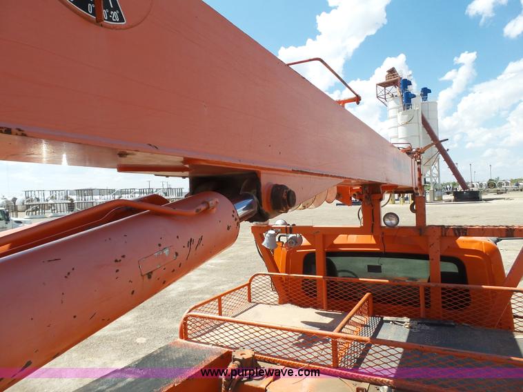 image for item BZ9177 2004 International 7400 digger derrick truck