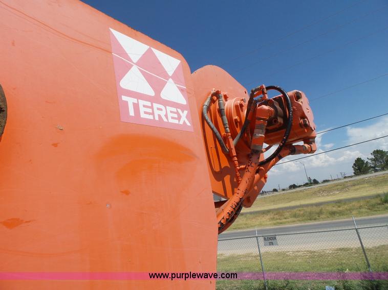 image for item BZ9177 2004 International 7400 digger derrick truck