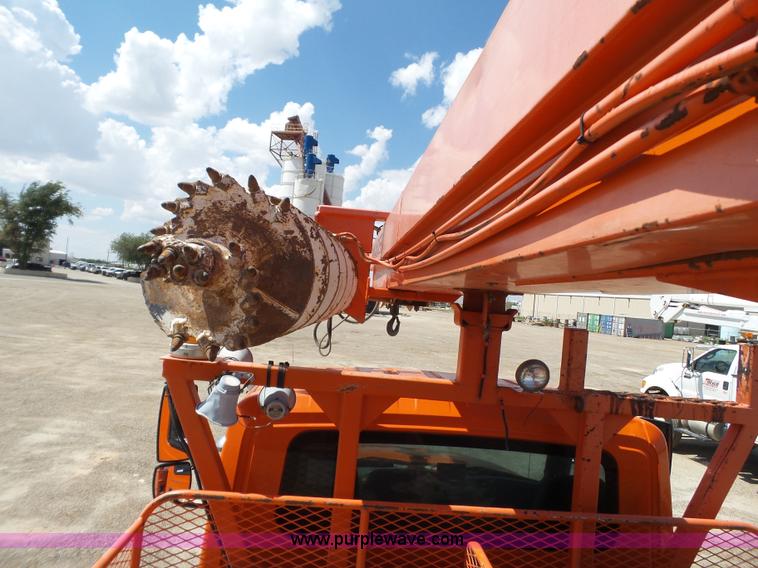 image for item BZ9177 2004 International 7400 digger derrick truck