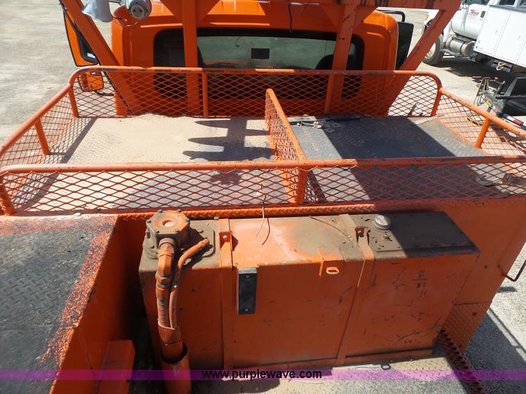 image for item BZ9177 2004 International 7400 digger derrick truck