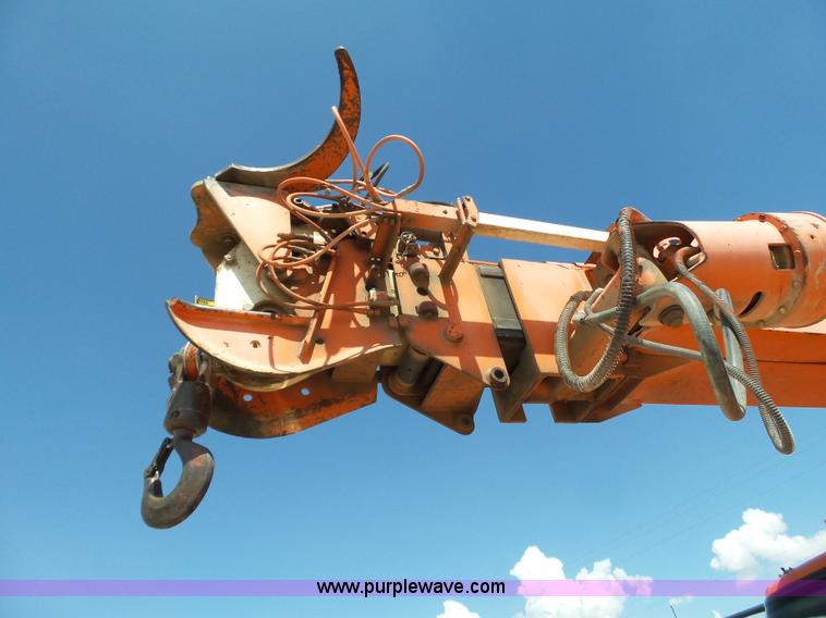 image for item BZ9177 2004 International 7400 digger derrick truck