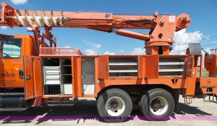 image for item BZ9177 2004 International 7400 digger derrick truck