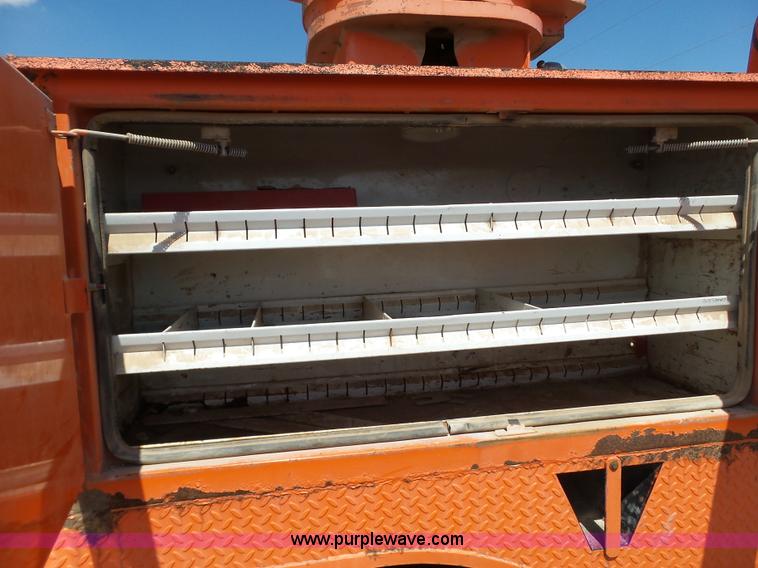 image for item BZ9177 2004 International 7400 digger derrick truck