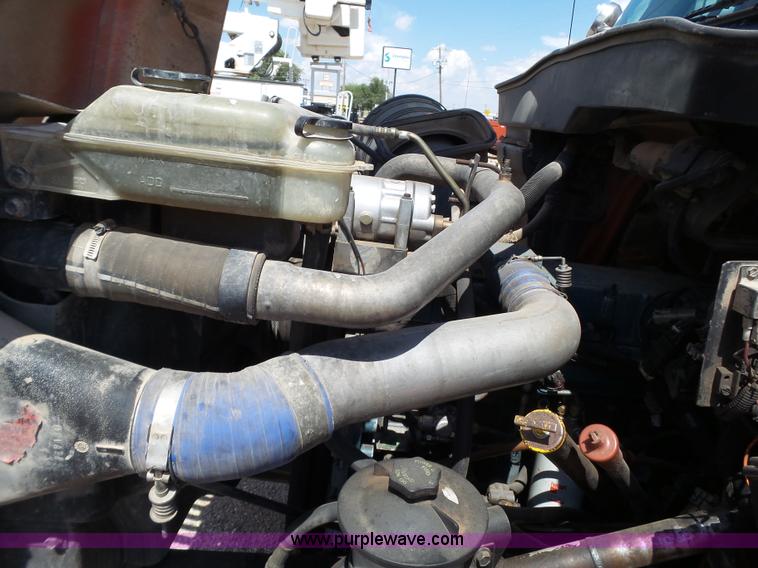 image for item BZ9177 2004 International 7400 digger derrick truck