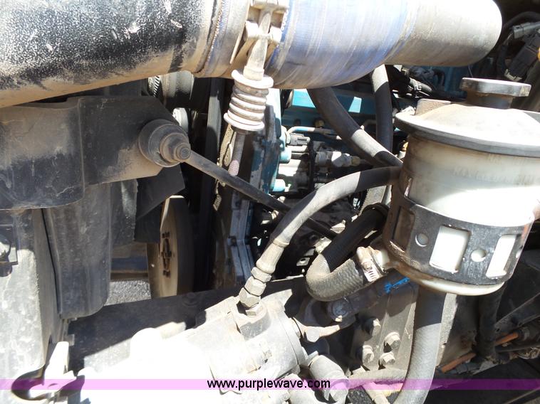 image for item BZ9177 2004 International 7400 digger derrick truck