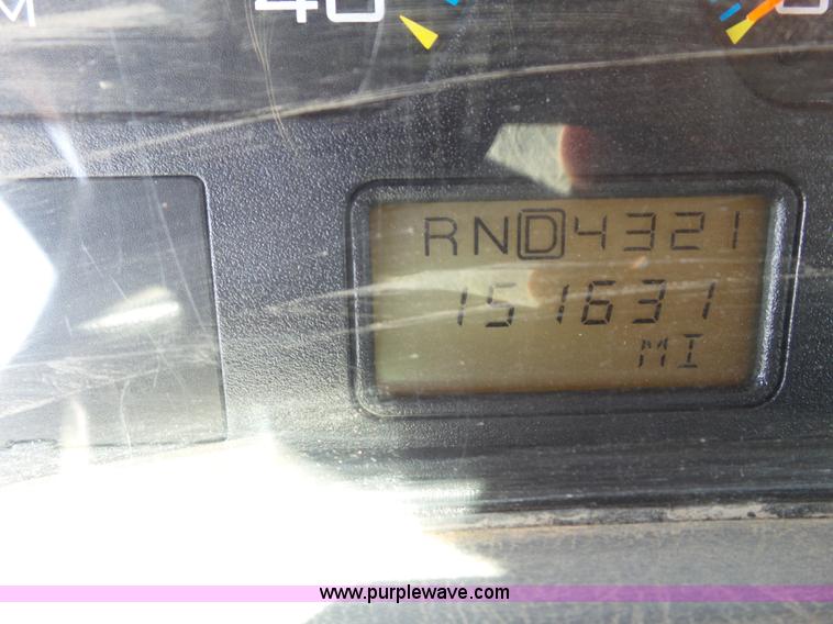 image for item BZ9177 2004 International 7400 digger derrick truck