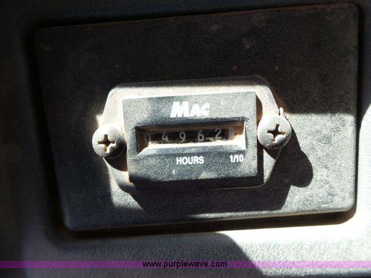 image for item BZ9177 2004 International 7400 digger derrick truck