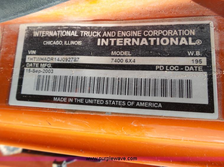 image for item BZ9177 2004 International 7400 digger derrick truck