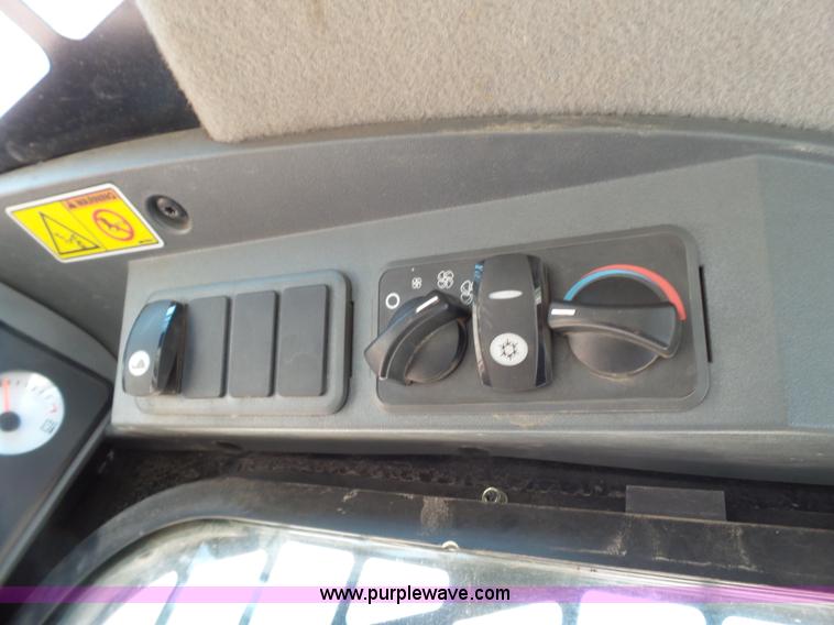 image for item BZ9179 2012 Caterpillar 287C skid steer