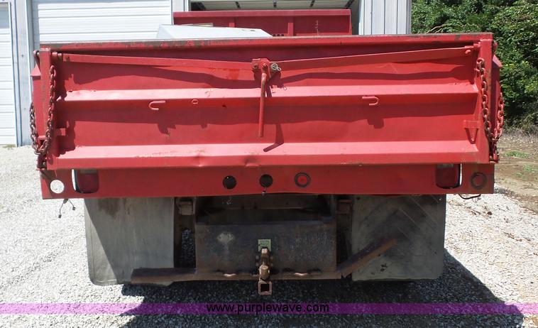 image for item BZ9664 1999 Chevrolet C7500 dump truck