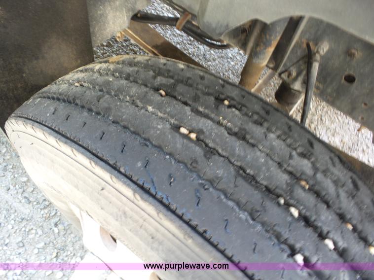 image for item BZ9664 1999 Chevrolet C7500 dump truck