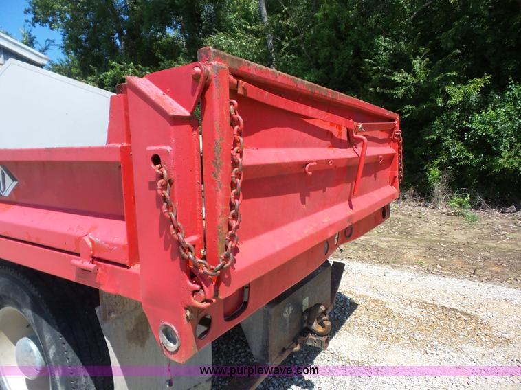 image for item BZ9664 1999 Chevrolet C7500 dump truck