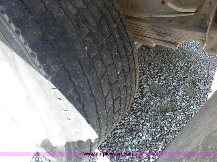 image for item BZ9664 1999 Chevrolet C7500 dump truck