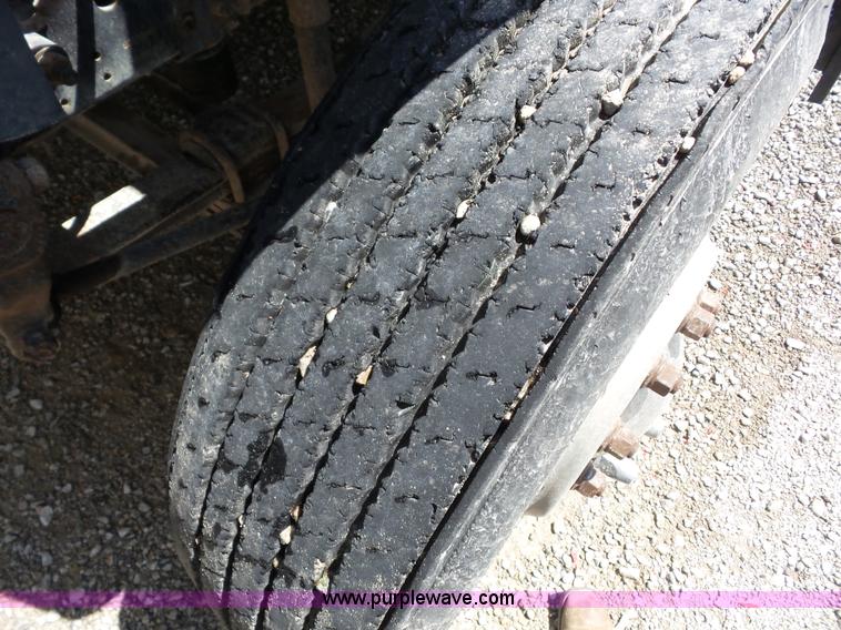 image for item BZ9664 1999 Chevrolet C7500 dump truck