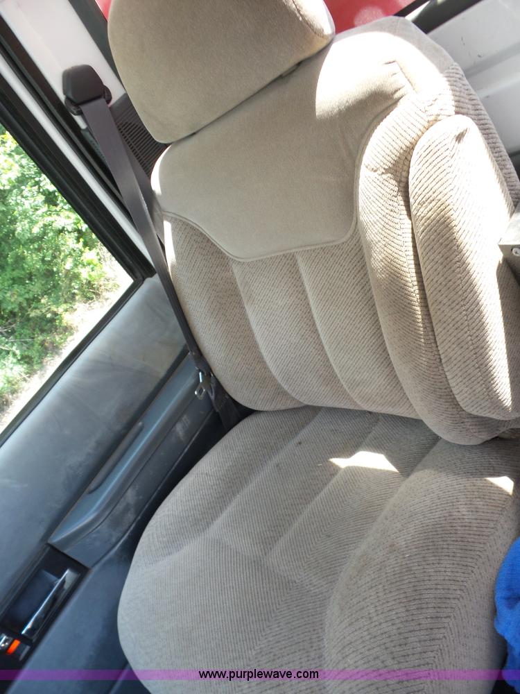 image for item BZ9664 1999 Chevrolet C7500 dump truck