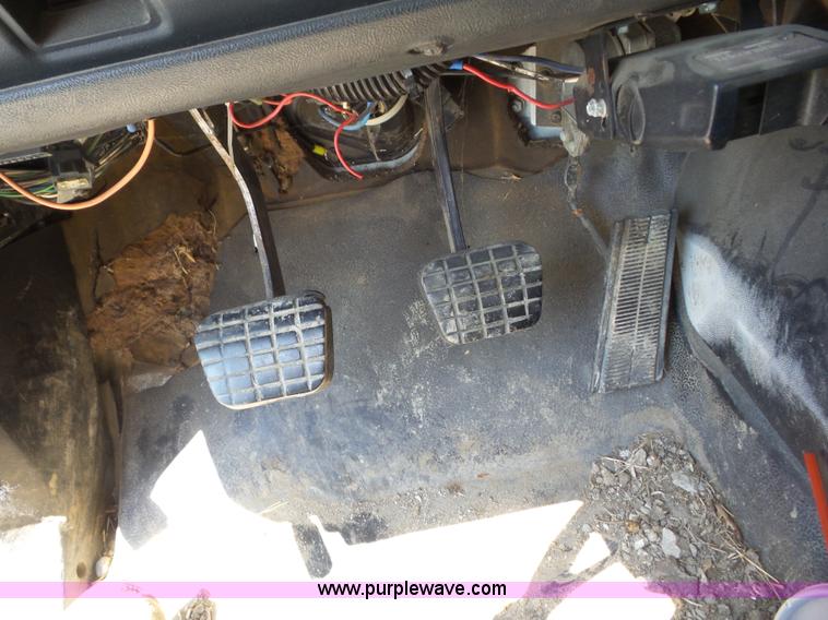 image for item BZ9664 1999 Chevrolet C7500 dump truck