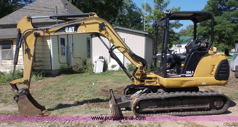 image for item BZ9665 2002 Caterpillar 304.5 compact excavator