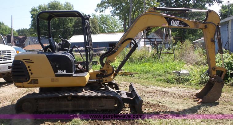 image for item BZ9665 2002 Caterpillar 304.5 compact excavator