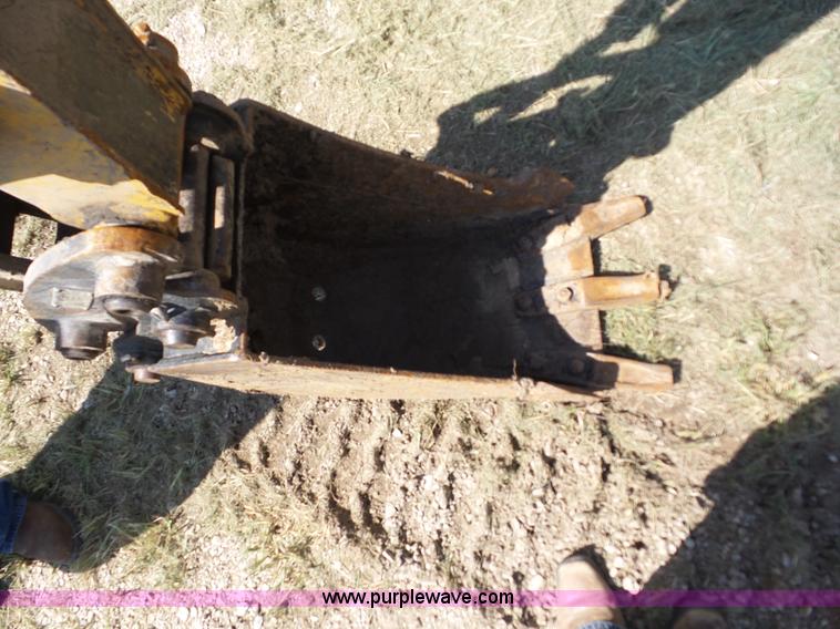 image for item BZ9665 2002 Caterpillar 304.5 compact excavator