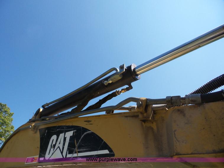 image for item BZ9665 2002 Caterpillar 304.5 compact excavator