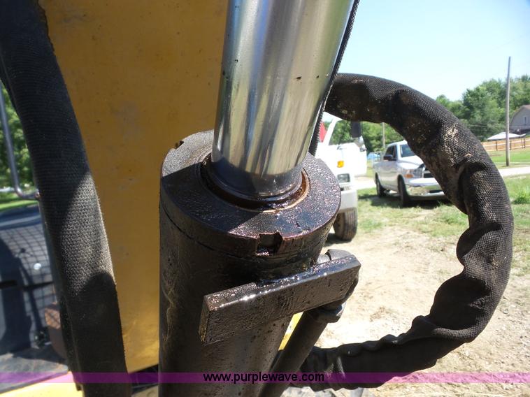 image for item BZ9665 2002 Caterpillar 304.5 compact excavator