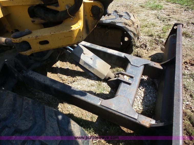 image for item BZ9665 2002 Caterpillar 304.5 compact excavator