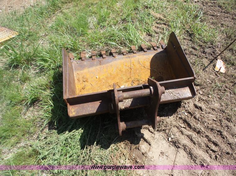 image for item BZ9665 2002 Caterpillar 304.5 compact excavator