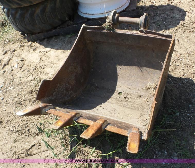 image for item BZ9665 2002 Caterpillar 304.5 compact excavator