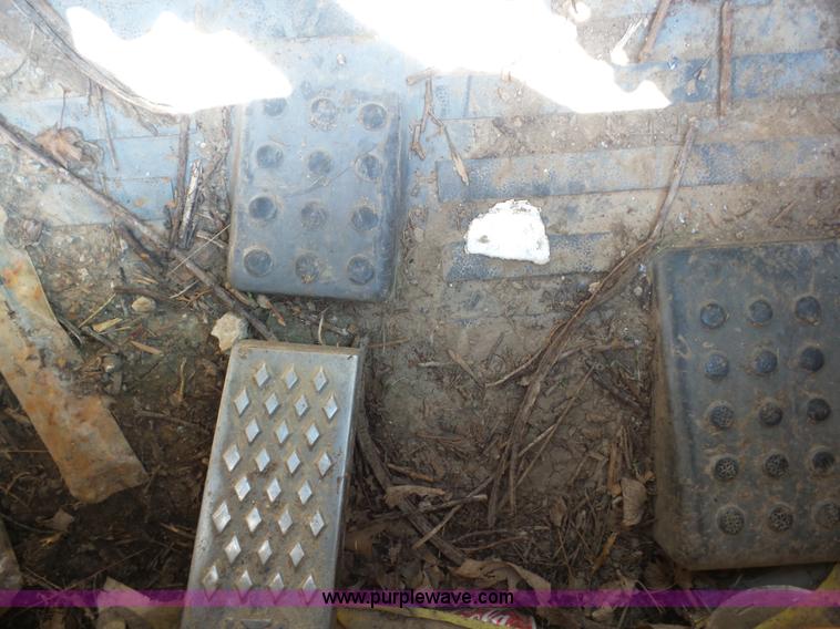 image for item BZ9666 2002 Caterpillar 246 skid steer