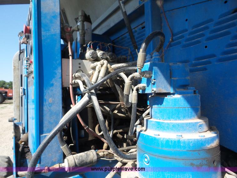 image for item BZ9682 1998 Genie S80 boom lift