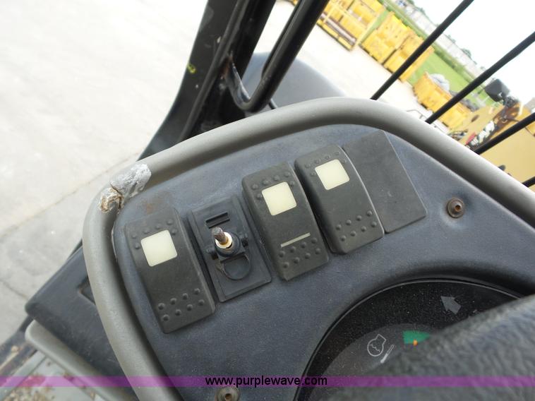 image for item BZ9701 2004 Caterpillar TH360B telehandler