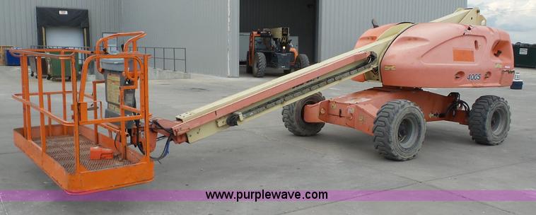 image for item BZ9702 2001 JLG 400S boom lift
