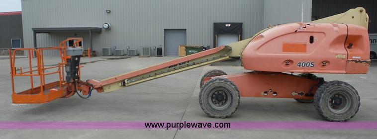 image for item BZ9702 2001 JLG 400S boom lift