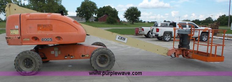 image for item BZ9702 2001 JLG 400S boom lift